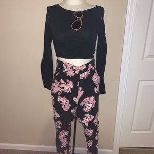 2 in 1 Outfits: Joggers, 2 tops, Sunglasses